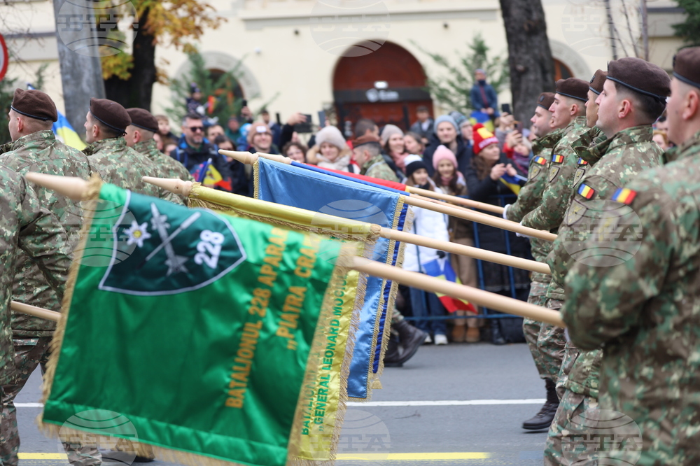 Румъния - Букурещ - национален празник - военен парад