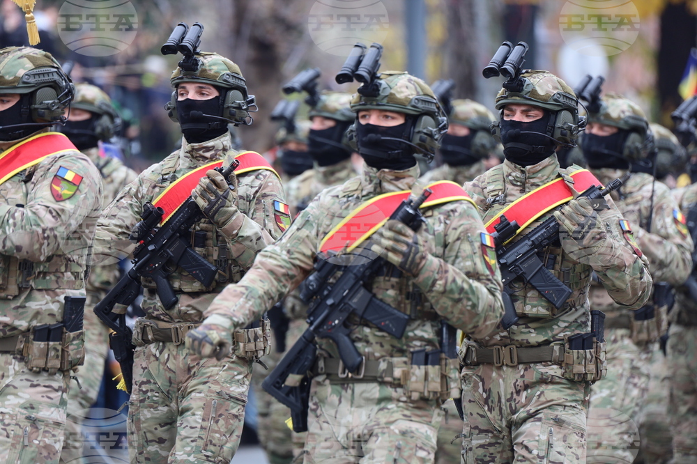 Румъния - Букурещ - национален празник - военен парад