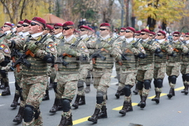 Румъния - Букурещ - национален празник - военен парад