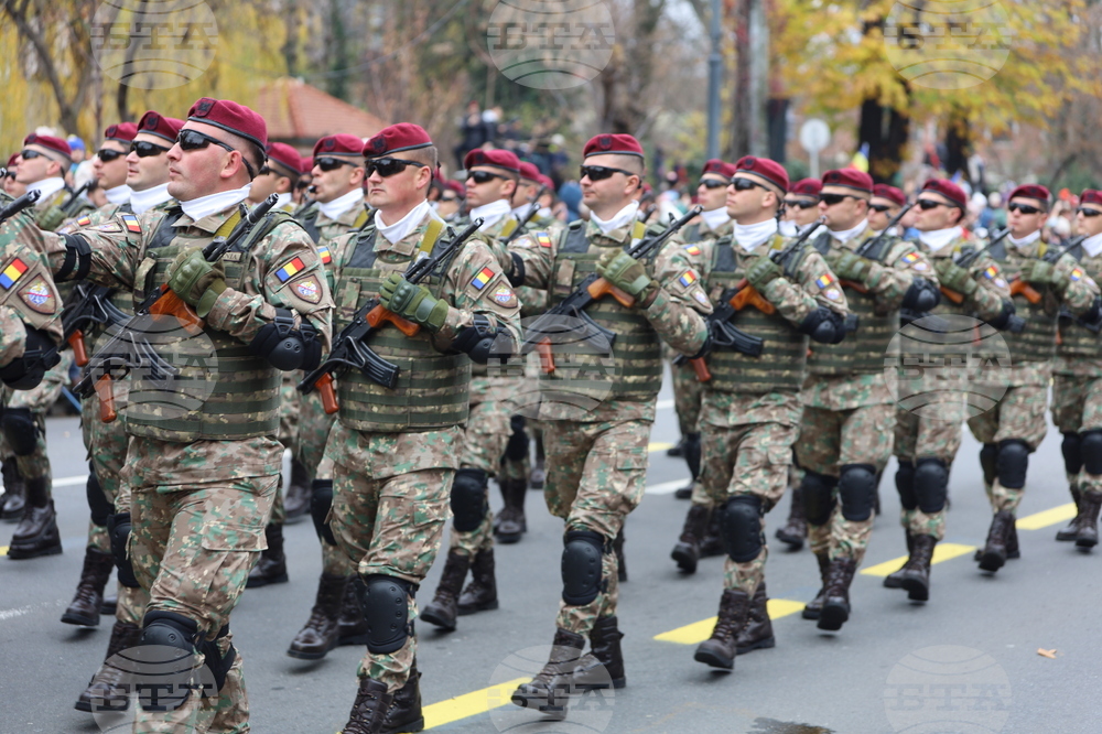 Румъния - Букурещ - национален празник - военен парад