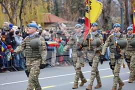 Румъния - Букурещ - национален празник - военен парад