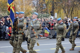 Румъния - Букурещ - национален празник - военен парад