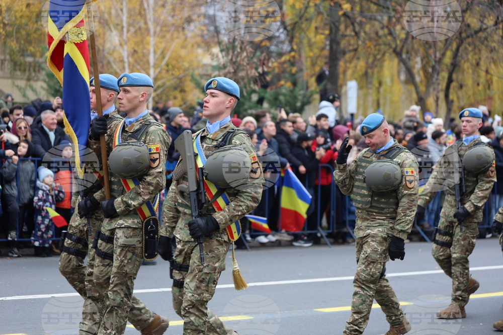 Румъния - Букурещ - национален празник - военен парад