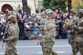 Румъния - Букурещ - национален празник - военен парад
