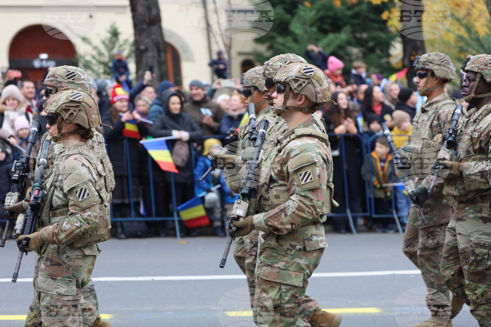 Румъния - Букурещ - национален празник - военен парад