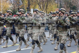 Румъния - Букурещ - национален празник - военен парад