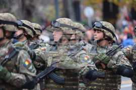 Румъния - Букурещ - национален празник - военен парад