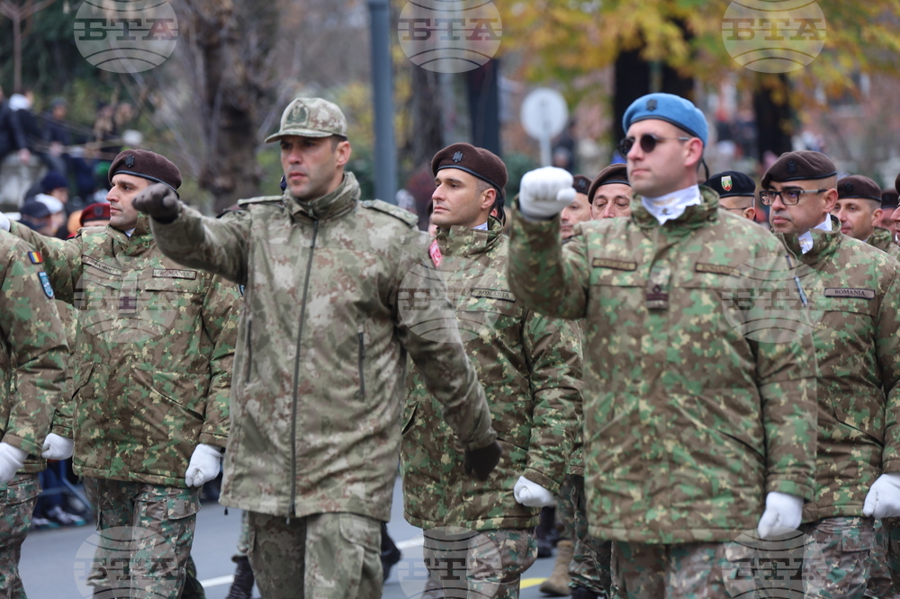 Румъния - Букурещ - национален празник - военен парад