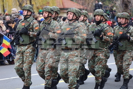 Румъния - Букурещ - национален празник - военен парад