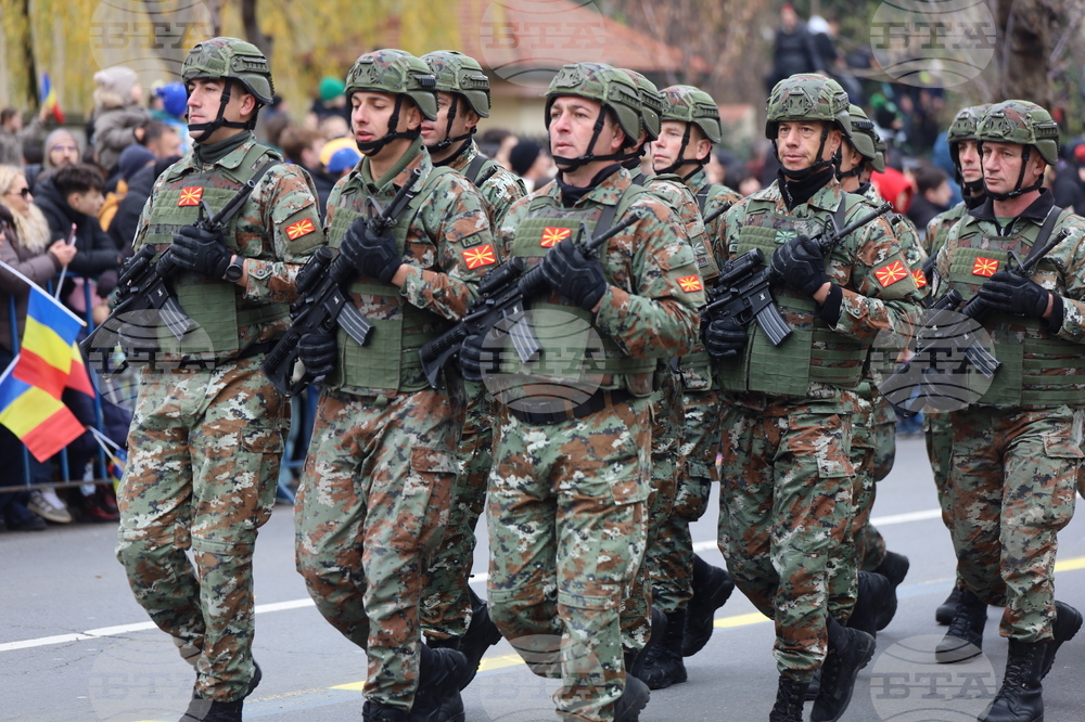 Румъния - Букурещ - национален празник - военен парад