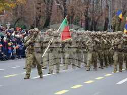Румъния - Букурещ - национален празник - военен парад