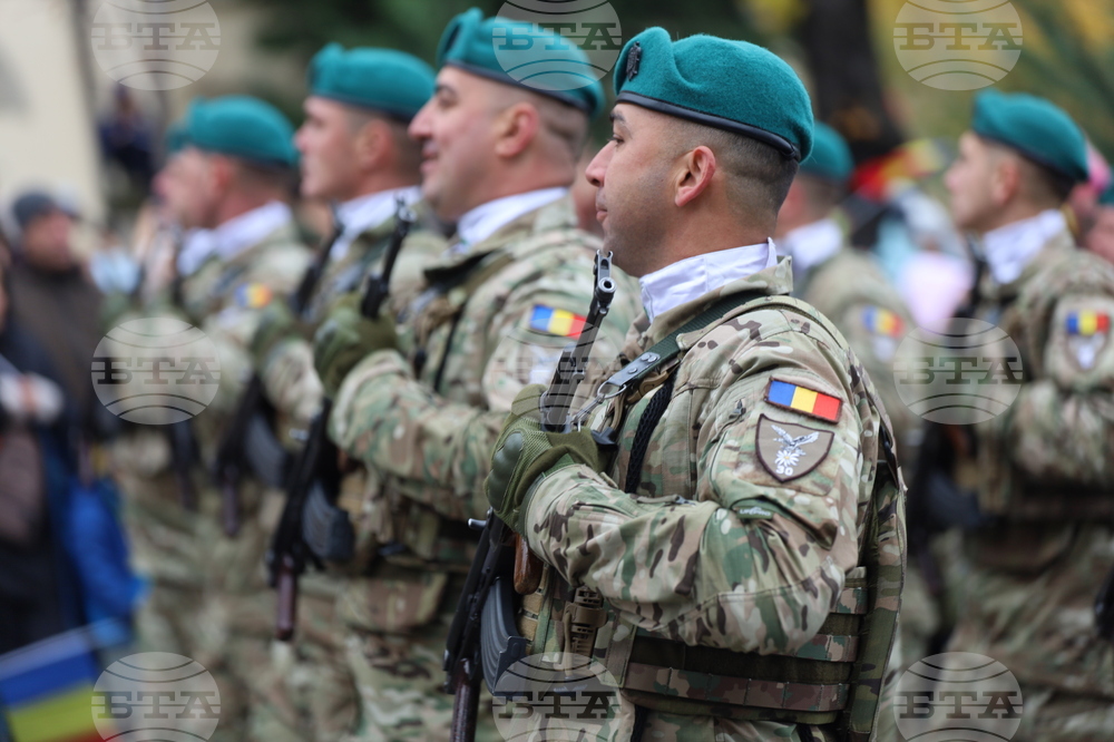 Румъния - Букурещ - национален празник - военен парад