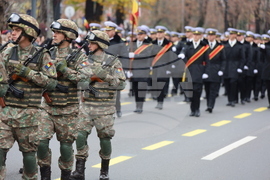 Румъния - Букурещ - национален празник - военен парад