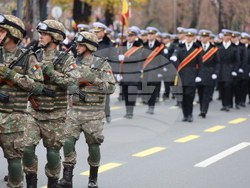Румъния - Букурещ - национален празник - военен парад
