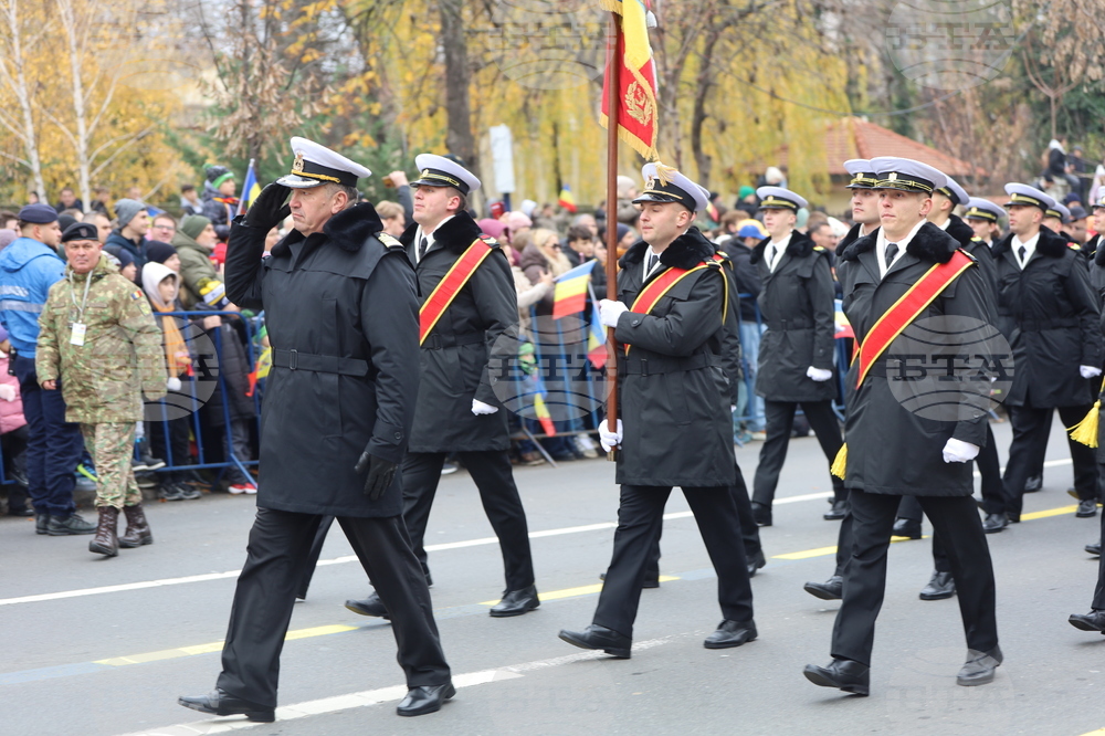Румъния - Букурещ - национален празник - военен парад