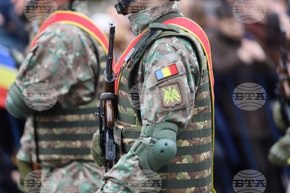 Румъния - Букурещ - национален празник - военен парад