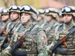 Румъния - Букурещ - национален празник - военен парад