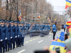 Румъния - Букурещ - национален празник - военен парад