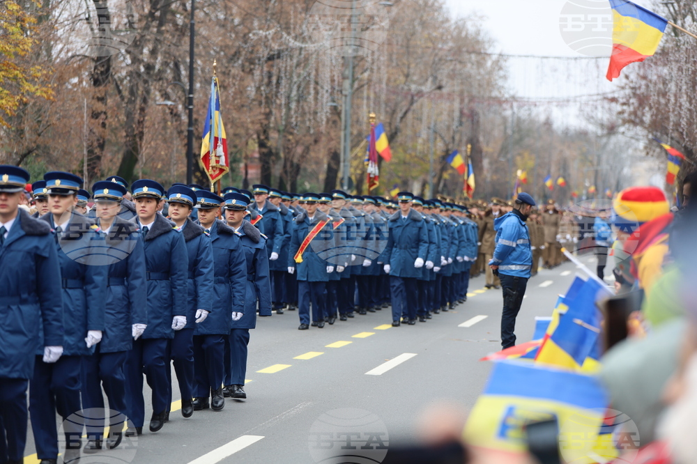Румъния - Букурещ - национален празник - военен парад