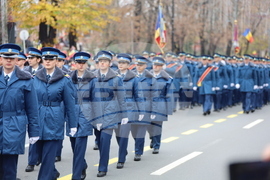 Румъния - Букурещ - национален празник - военен парад