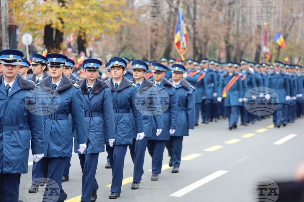 Румъния - Букурещ - национален празник - военен парад