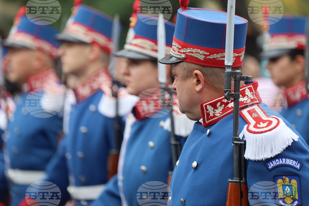 Румъния - Букурещ - национален празник - военен парад