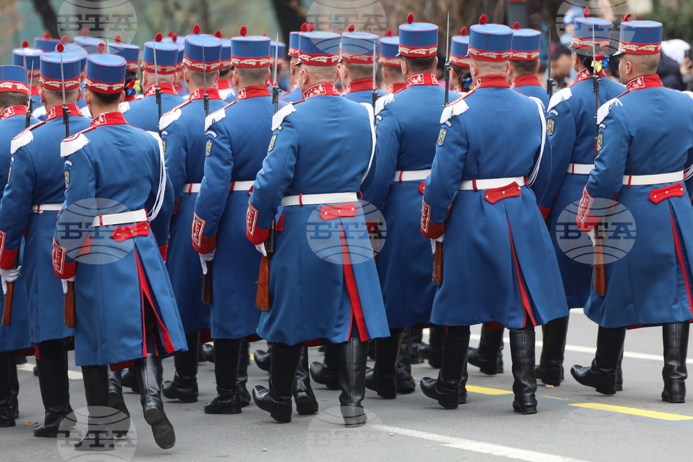 Румъния - Букурещ - национален празник - военен парад