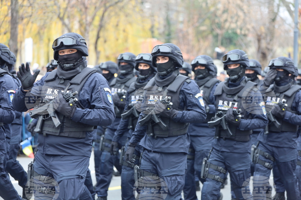Румъния - Букурещ - национален празник - военен парад
