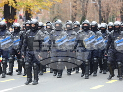 Румъния - Букурещ - национален празник - военен парад