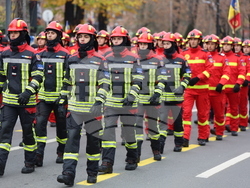 Румъния - Букурещ - национален празник - военен парад