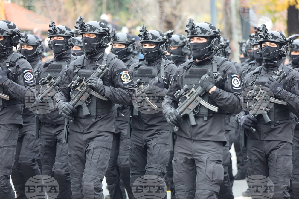 Румъния - Букурещ - национален празник - военен парад