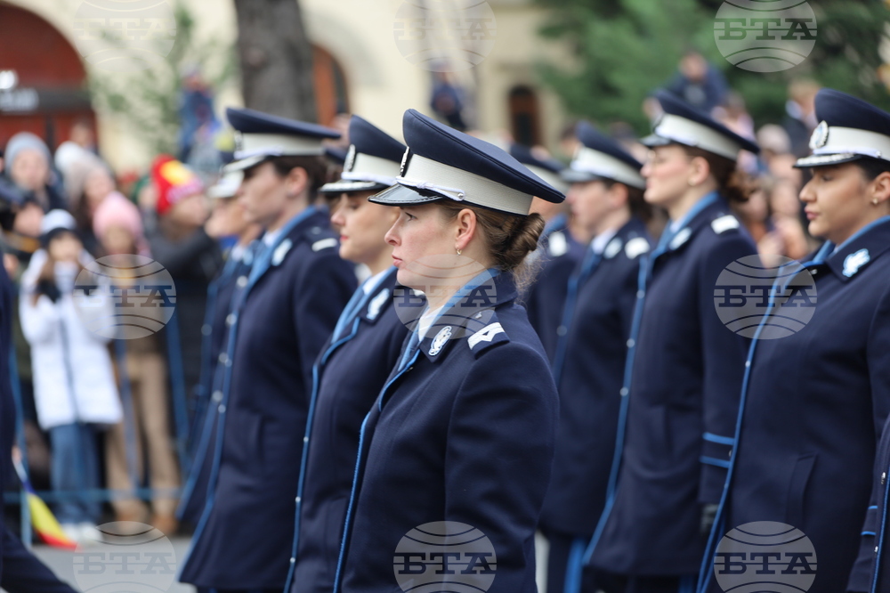 Румъния - Букурещ - национален празник - военен парад