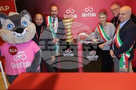 Италия - „Джиро д'Италия“ - колоездачна обиколка - церемония