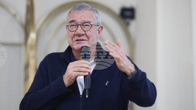 Антарктида е континентът на бъдещето и България е там, каза проф. Христо Пимпирев по случай Международния ден на Ледения континент