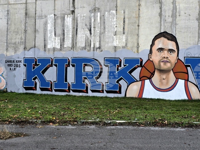 Сърбия - Чарли Кърк - графит 