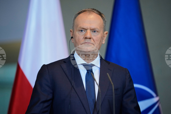 Европа не може да си позволи да бъде слаба спрямо враговете или съюзниците си, заяви полският премиер Доналд Туск