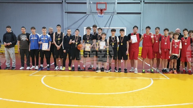 В Тараклия се състоя турнир по баскетбол, посветен на тараклийците Мария и Владимир Ризови