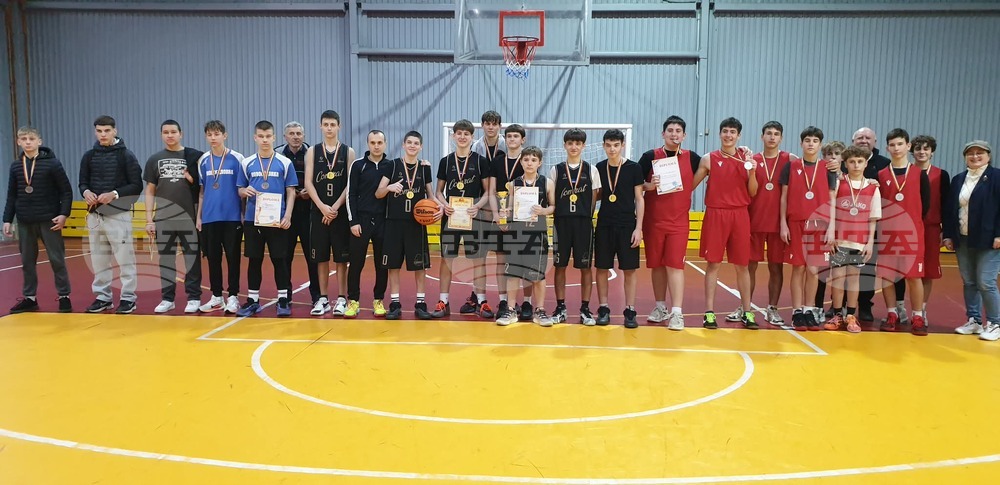 В Тараклия се състоя турнир по баскетбол, посветен на тараклийците Мария и Владимир Ризови