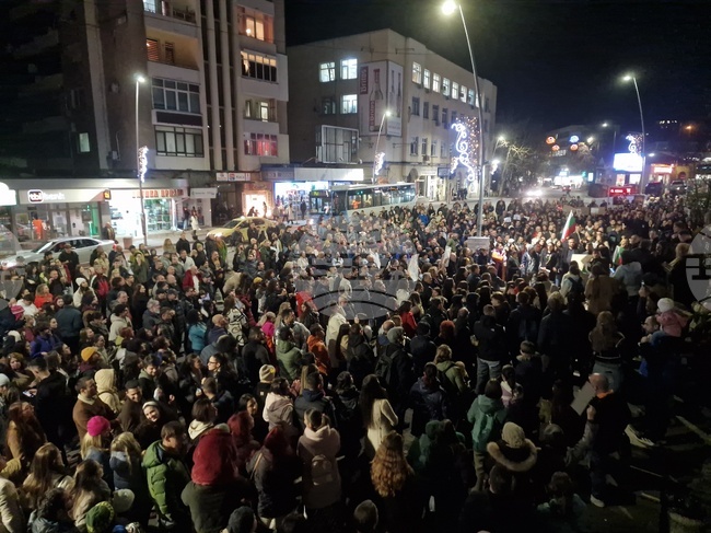 Протестиращи срещу статуквото в България се събраха във Велико Търново 