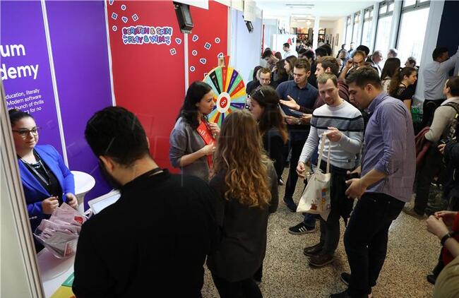 ХИНА: 36% от хърватите предпочитат работа в публичния сектор, според една четвърт за достоен живот са необходими над 1990 евро