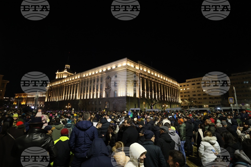 "Продължаваме Промяната" се разграничиха от вандализма и насилието на протеста тази вечер