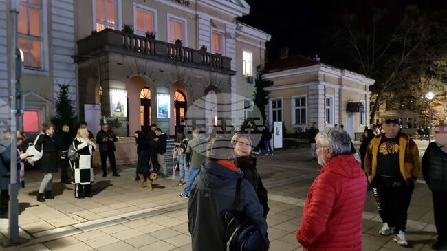 В Ямбол граждани, организирали се през социалните мрежи, излязоха на протест срещу проекта за бюджет за 2026 г.