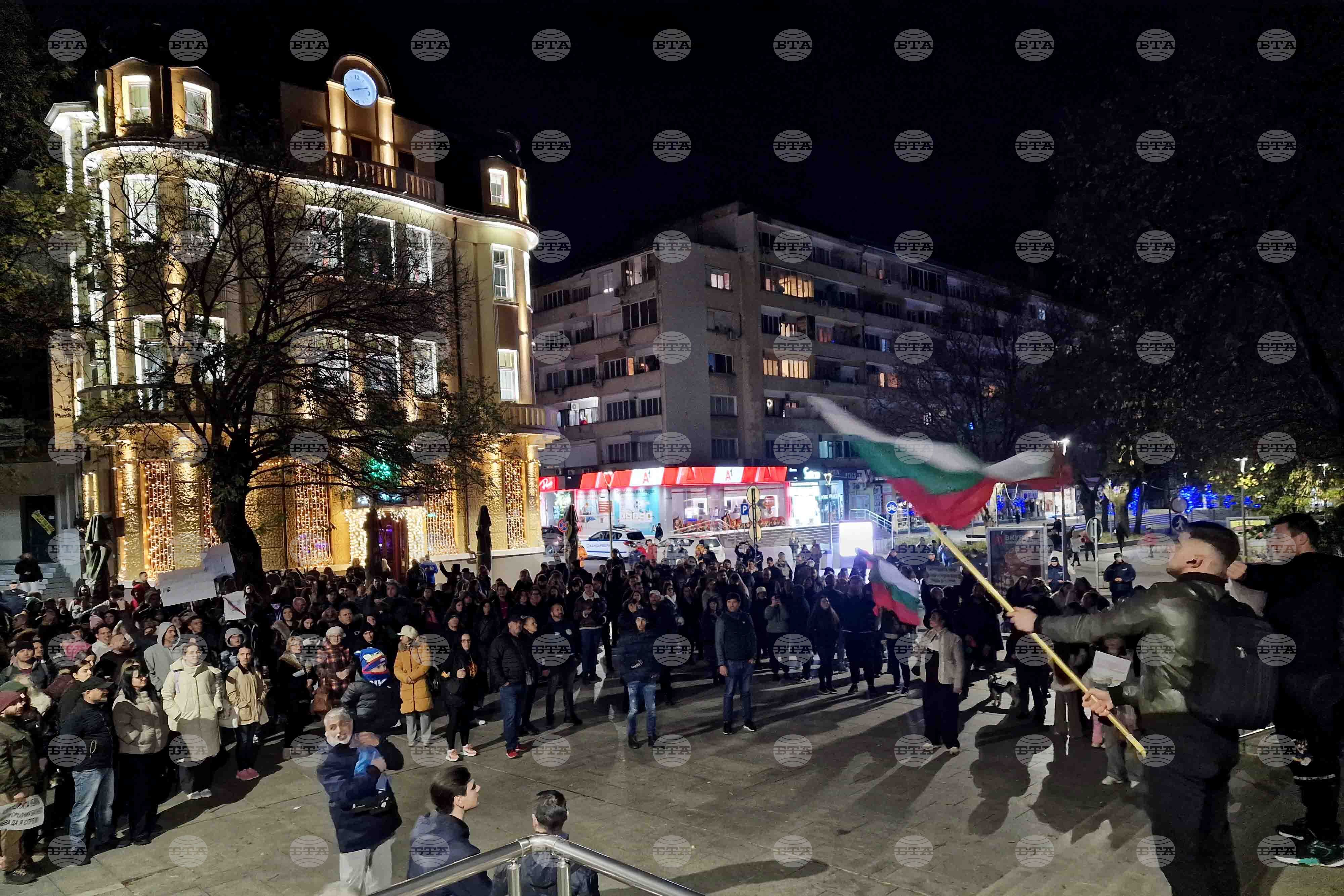 Citizens Hold Protest and Counter-Protest in Stara Zagora over Budget and Continue the Change-Democratic Bulgaria