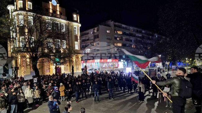 Citizens Hold Protest and Counter-Protest in Stara Zagora over Budget and Continue the Change-Democratic Bulgaria