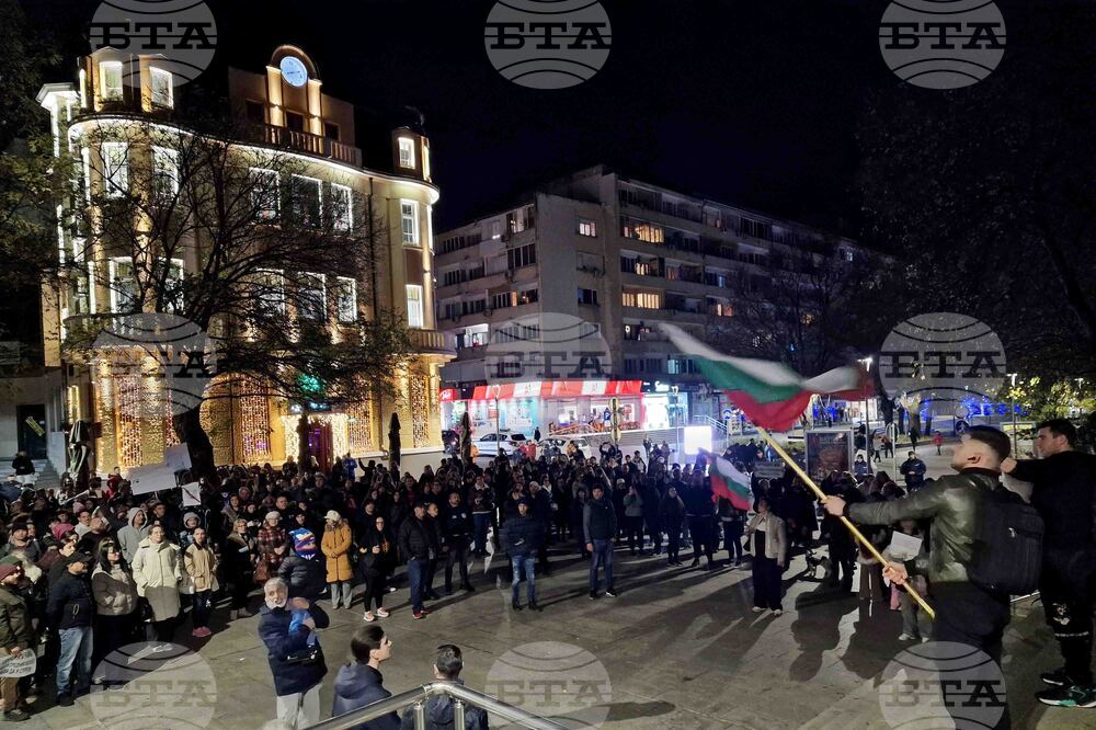 Citizens Hold Protest and Counter-Protest in Stara Zagora over Budget and Continue the Change-Democratic Bulgaria