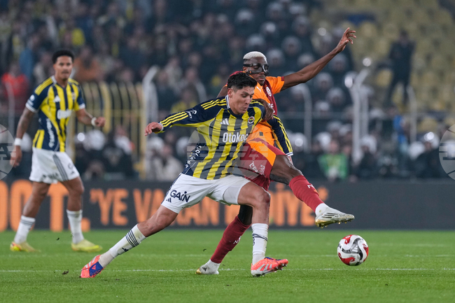 Голямото дерби на турския футбол между Фенербахче и Галатасарай завърши без победител