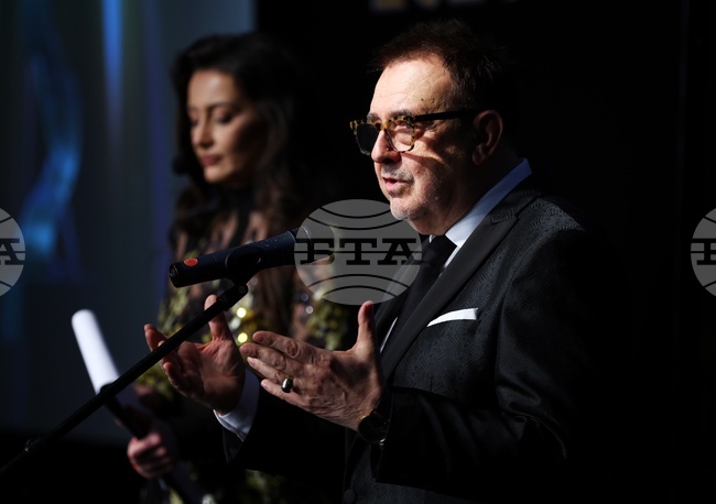 Българската академия за мода присъди на Николета Фархат „Златната игла“ в категория „Дизайнер на годината“