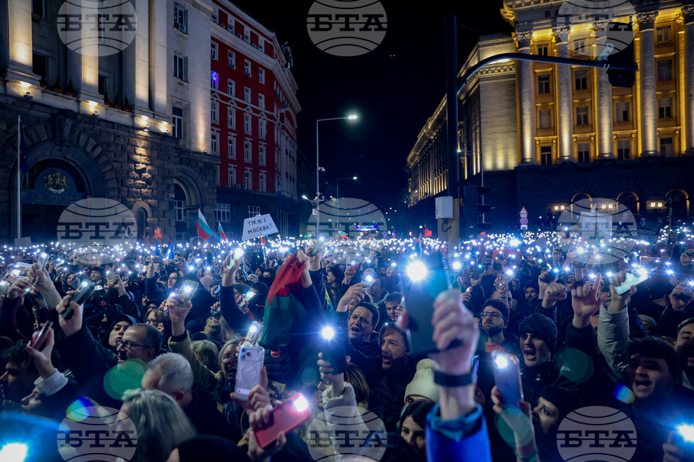 След протеста: мнозинството оттегля проектобюджет 2026, според президента оставката на кабинета е неотложна, опозицията внася вот на недоверие