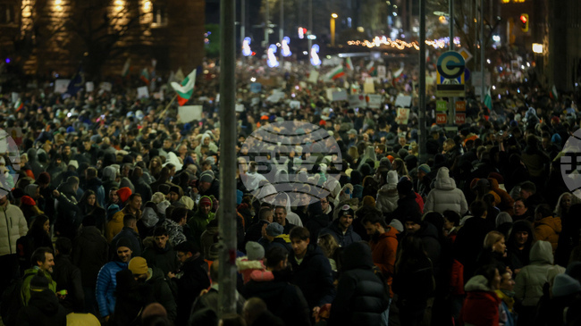 Заради увеличения поток от пътници по линиите на метрото, които минават през централната градска част, са пуснати два допълнителни влака