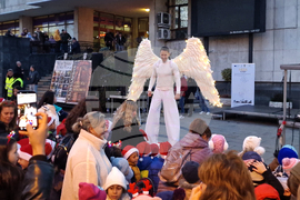 Велико Търново - въздушно-акробатично шоу - светване на коледните светлини